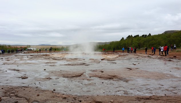 Waiting for the Geyser errupts