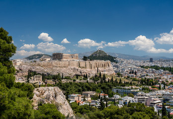 Obraz premium Acropolis and Lycabettus Hill framed by trees from the summit of Lycabettus hill