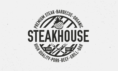 Obraz premium Vintage Steakhouse Logo. Steak grill retro logo template. Barbecue restaurant emblem. Vector Illustration. 