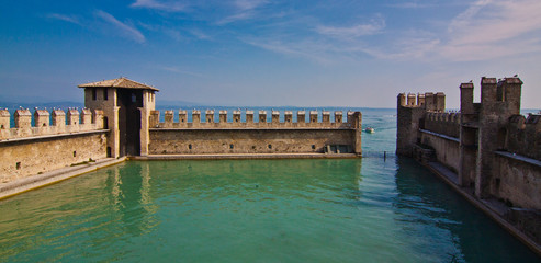 Stadtmauer von Sirmione, Gardasee, Italien
