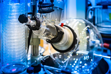 Rotary evaporator with the flask. A device for distilling off the solvent from the solution. Laboratory equipment. Chemical machinery. Pharmaceutics. medication. Manufacturing of medical preparations