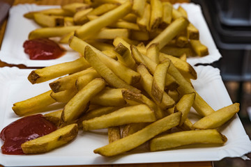 Pommes frites mit Ketchup Close up