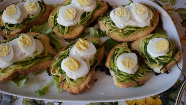 Antipasti di zucchine e uova sode ft9104_0417