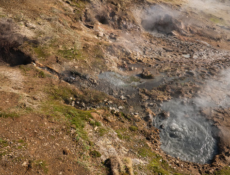 Brodelnde Schlamml&ouml;cher bei Reykjadalur in Island