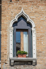 Fototapeta na wymiar venetian window in Venice, old architecture ,Italy,2019