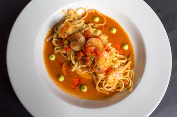  pasta con camarones, Delicioso plato Gourmet, vista desde arriba 