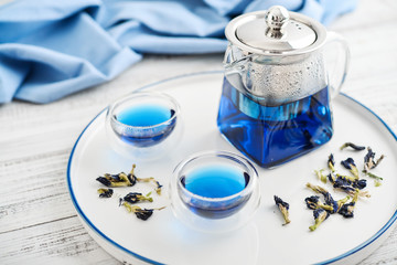 Obraz na płótnie Canvas Two glass cup of blue Anchan tea with teapot