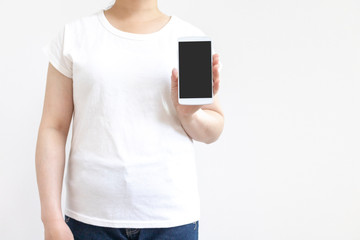 スマートフォンを持った女性