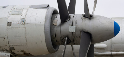 Aircraft engine and blades