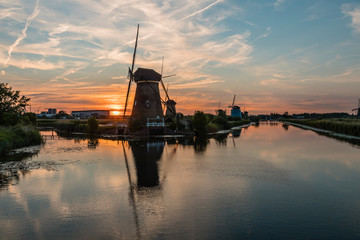Fototapeta na wymiar Windmühlen in Nord Holland