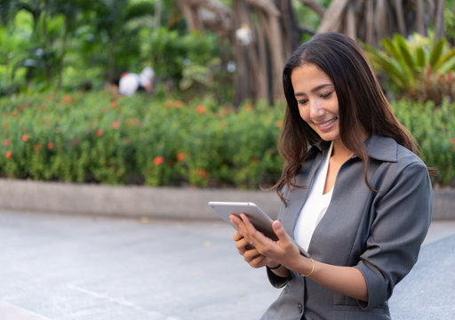 Beautiful Business Woman Using Ipad For Outdoor Working