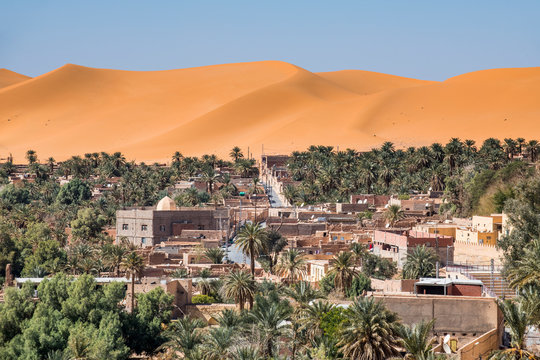 View over the palm oasis of Beni Abbes, Sahara, Algeria