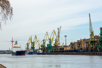 Fototapeta na wymiar industrial port with containers. crane