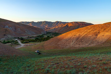 SUV travel in the highlands