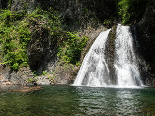 Fototapeta premium Rzeka wodospad górski potok