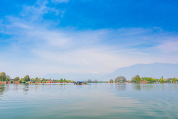 Fototapeta na wymiar Dal lake, Kashmir India