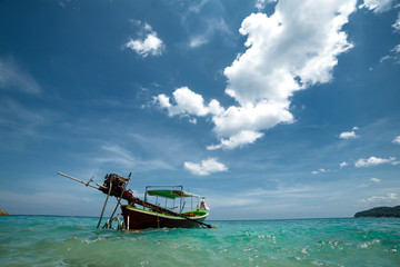 Fototapeta premium Boat in sea at Thailand