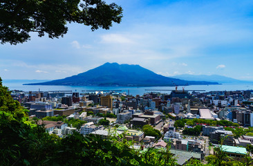 [鹿児島市内] 城山から見た桜島と鹿児島市街