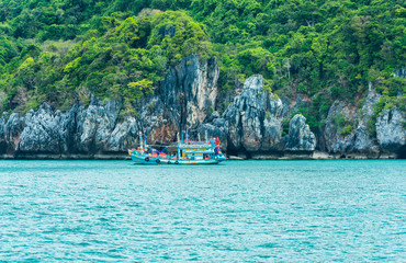 Fototapeta na wymiar Beautiful blue sea in Thailand