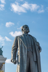 Fototapeta premium view of Vladimir Lenin statue in VDNKh Park in Moscow, Russia
