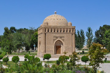 Fototapeta na wymiar The Samanid mausoleum is located in the historical urban nucleus of the city of Bukhara, Uzbekistan.