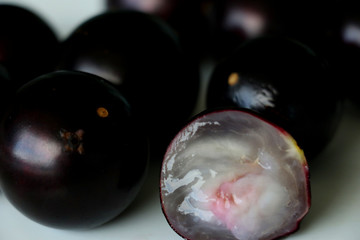 Jabuticaba or Jaboticaba is a purplish-black, white-pulped fruit that can be eaten raw or be used to make jellies, juice or wine.