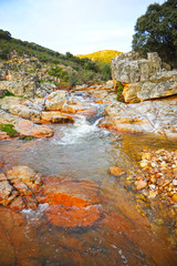 Cascada de La Batanera o Chorrera de los Batanes cerca del pueblo de Fuencaliente en el Parque Natural Valle de Alcudia y Sierra Madrona, provincia de Ciudad Real, Castilla la Mancha, España © joserpizarro