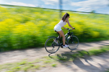 Obraz premium Schneller Fahrradfahrer