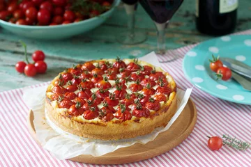 Foto op Plexiglas Tart, pie or cheesecake with cottage cheese and tomatoes, served with red wine on a wooden background. © Janna