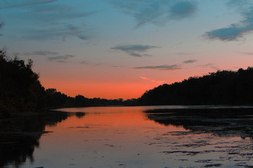 Obraz na płótnie Canvas water sunset