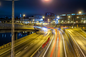 Fototapeta na wymiar traffic in the city at night
