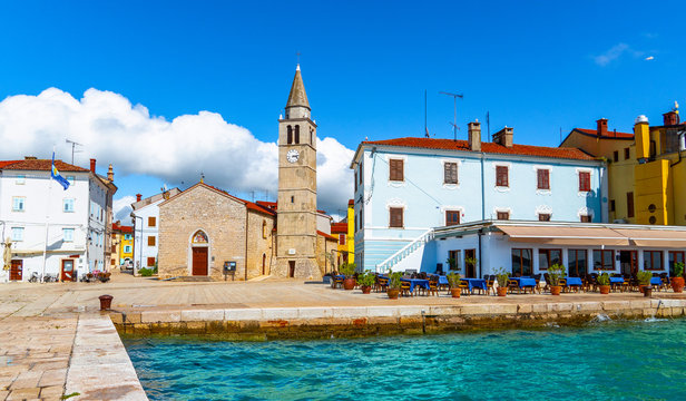 Strandpromenade und Hafen Fazana, Istrien,Kroatien