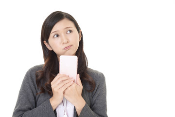 スマートフォンを持つ女性