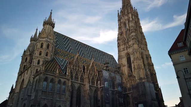 Wien Stephansdom am Abend, Schwenk nach oben