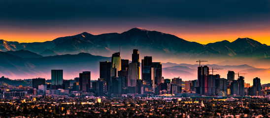 Vroege ochtendzonsopgang met uitzicht op Los Angeles, Californië