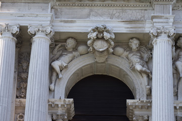 Obraz premium statues on the San Stae church, San Eustachio Church, in Venice, Italy , .2019,