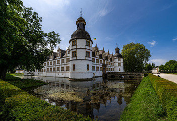 Schloss Neuhaus