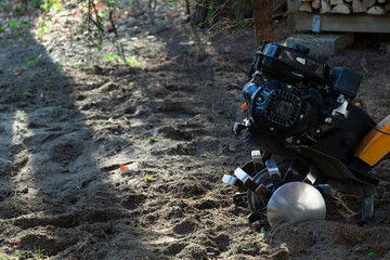 An aerator positioned on the right of the field