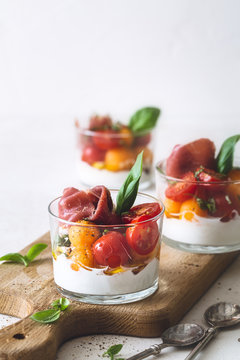 Verrine Melon Cantaloupe, Tomates, Fromage Ricotta, Jambon de Parme et Basilic