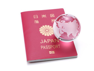 パスポートとクリスタルの地球