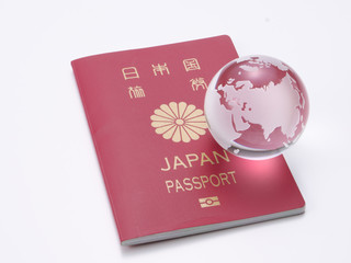 パスポートとクリスタルの地球