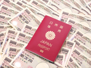 パスポートと日本の紙幣