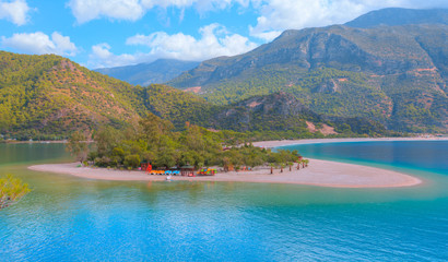 Fototapeta na wymiar Oludeniz Beach And Blue Lagoon, Oludeniz beach is best beaches in Turkey - Fethiye, Turkey 
