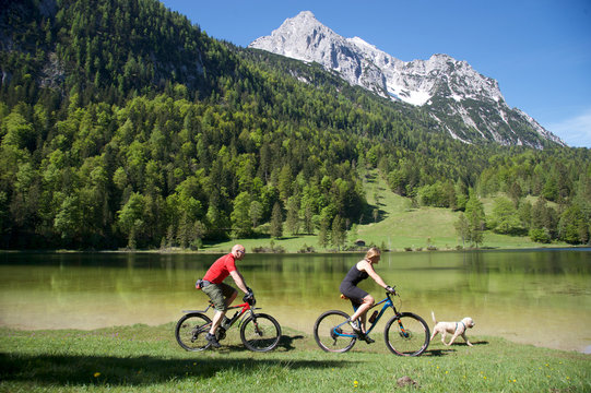 Mountainbiken mit Hund im Karwendelgebirge Mittenwald