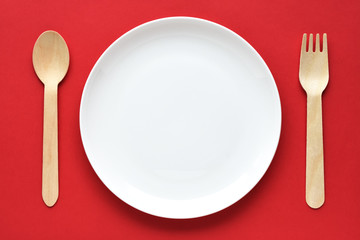 皿とフォークとスプーン