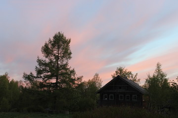 Вечернее небо над землёй.