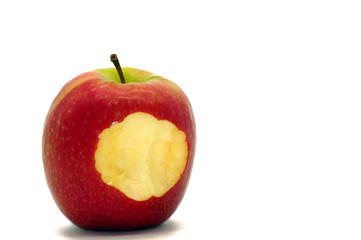 Roter Apfel freigestellt auf weißem Hintergrund