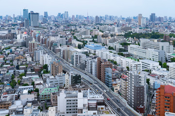 Fototapeta premium 東京・三軒茶屋付近の夕方から夜にかけて