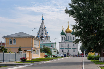 Fototapeta na wymiar Street leading to the Orthodox Church in the city of Kolomna, Russia