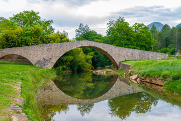 Fototapeta na wymiar Medieval bridge over the Rialsesse river in Serres, France